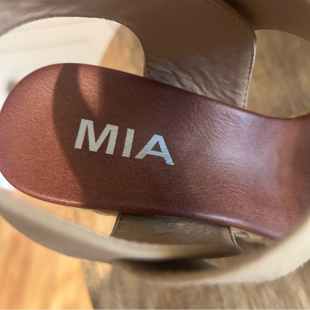 MIA Women's Tan Wedge Platform Espadrille Sandals EUC - Picture 6 of 6